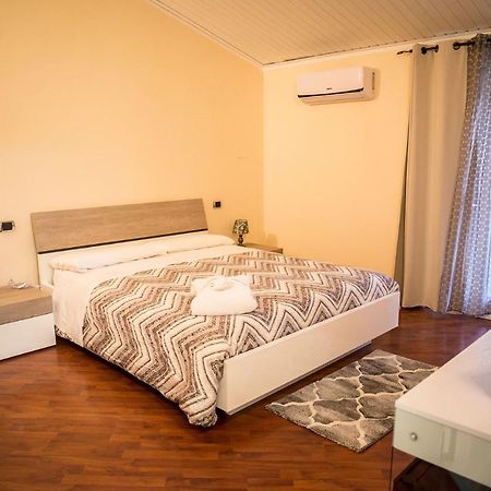 לונאטו Hotel Lonatino מראה חיצוני תמונה