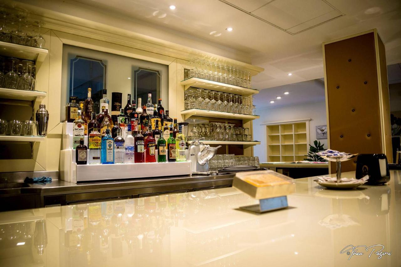לונאטו Hotel Lonatino מראה חיצוני תמונה