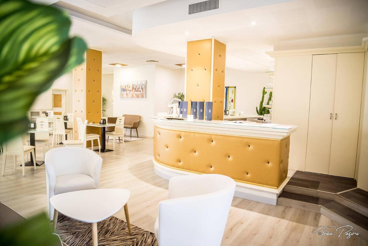 לונאטו Hotel Lonatino מראה חיצוני תמונה