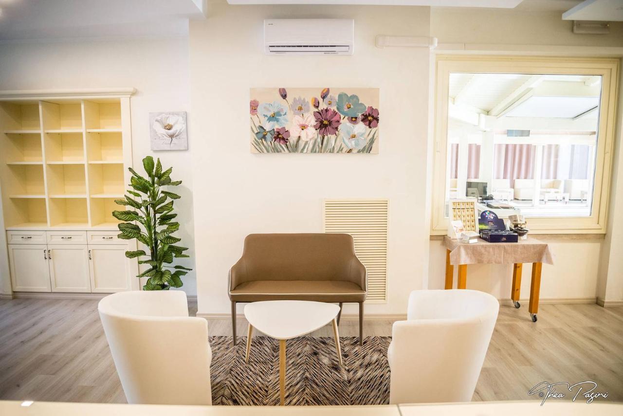 לונאטו Hotel Lonatino מראה חיצוני תמונה