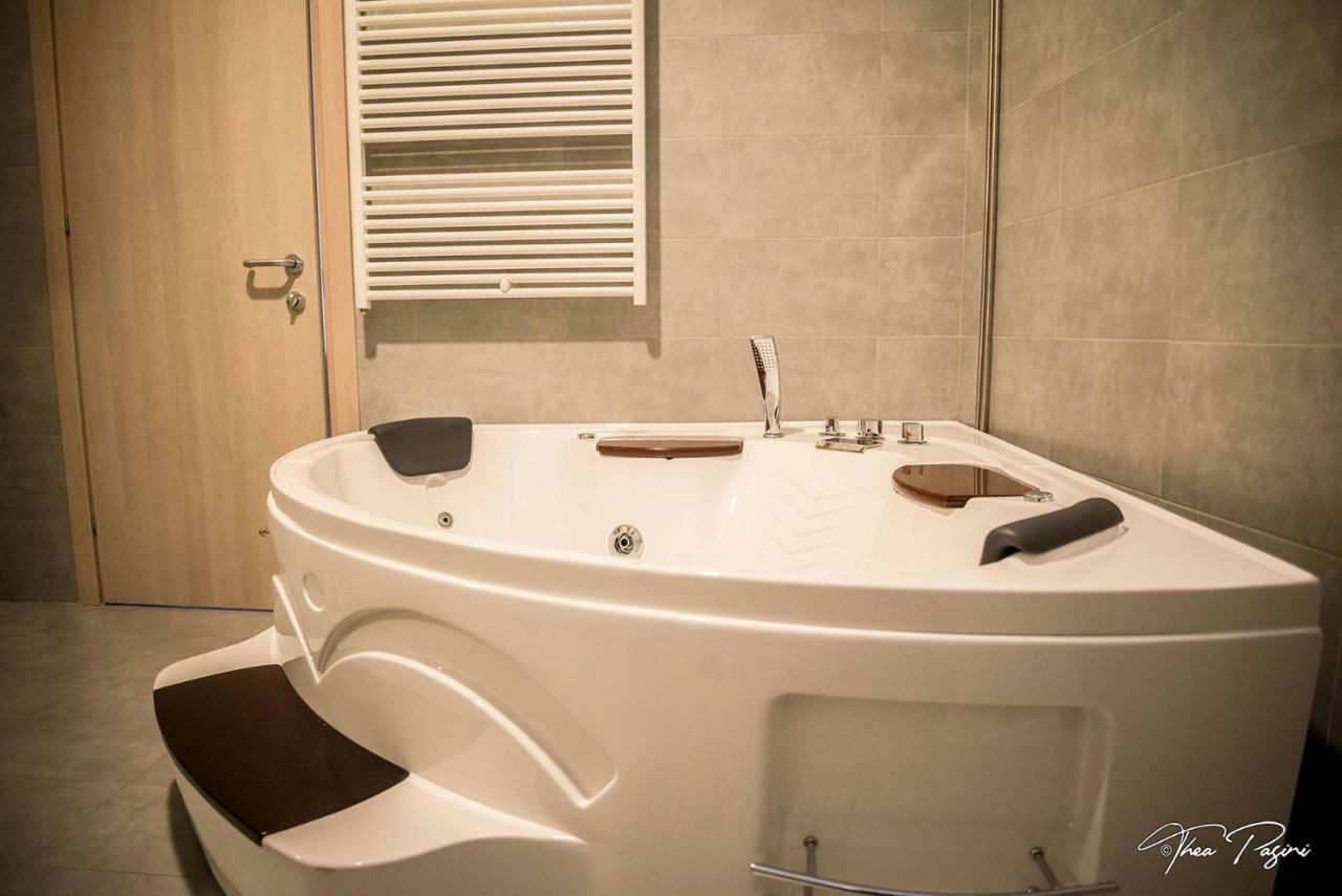 לונאטו Hotel Lonatino מראה חיצוני תמונה