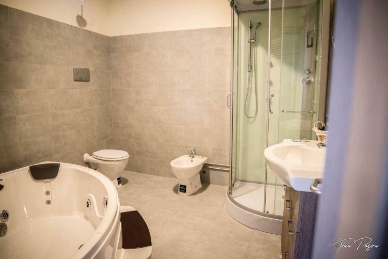 לונאטו Hotel Lonatino מראה חיצוני תמונה